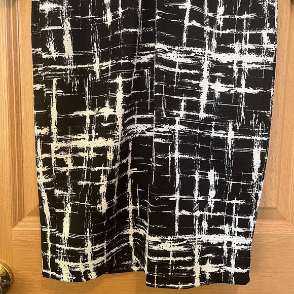 Angeleye London Black and White Mod Print Dress - Picture 10 of 13